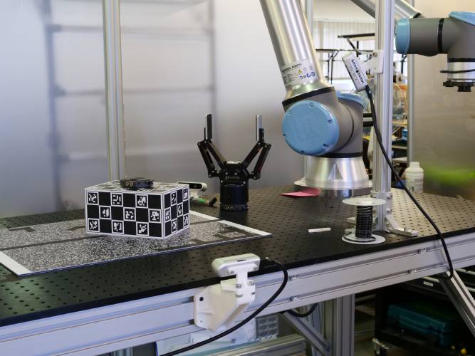LLIW systeme de cobotique apprenant par observation et imitation petites et moyennes lignes de production Kickmaker