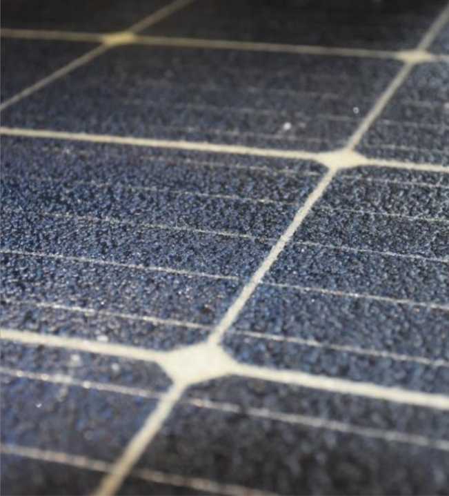 Colas et Kickmaker s'allient pour innover dans le secteur de l'énergie durable.
