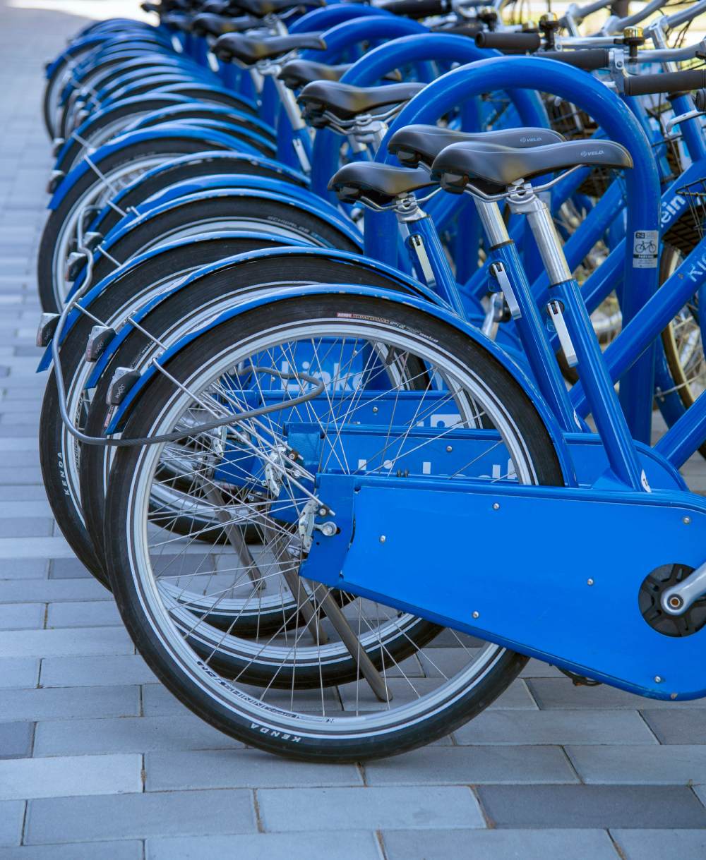 Image représentant une flotte de vélo en libre service gérée par des professionnels, solutions que Kickmaker peut concevoir et industrialiser