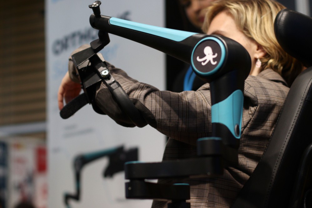 Image montrant l'assistance bras robotique d'Orthopus.