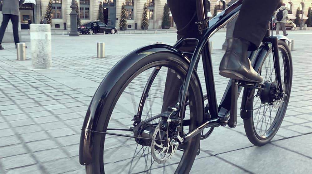 Vélo électrique en ville. Mobilité durable.