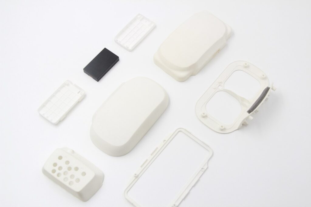 Pièces du casque BioSernenity en collaboration avec Kickmaker.