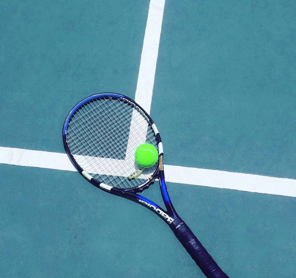 Image représentant une raquette de tennis. Un produit pour lequel Kickmaker pourrait travailler, sur des capteurs de performance