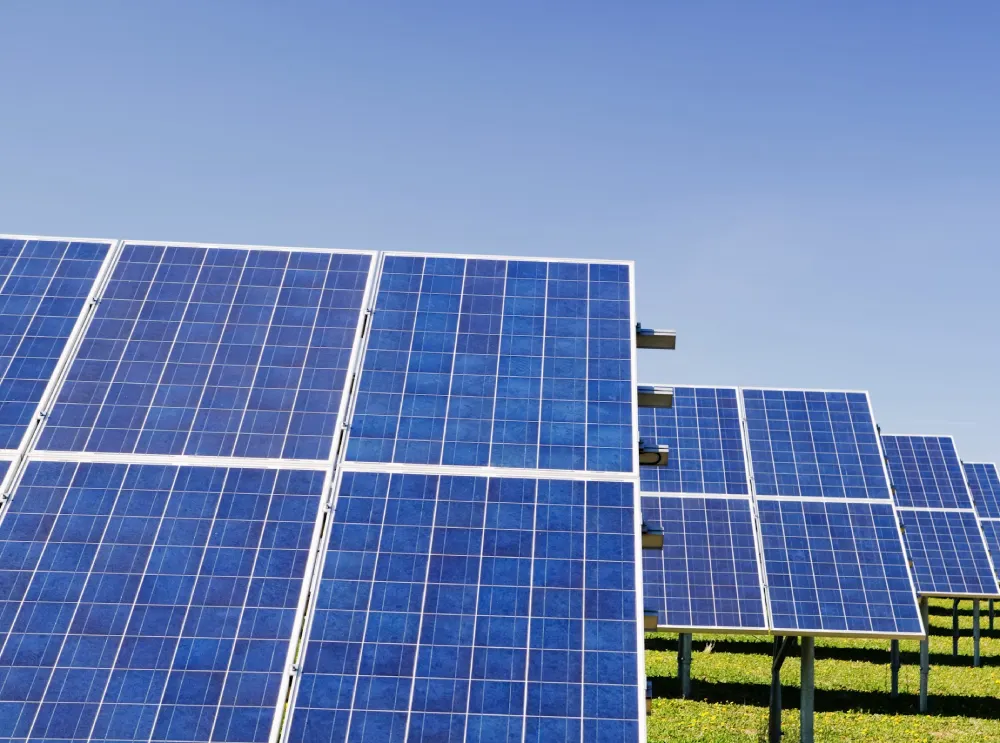 Image montrant des panneaux photovoltaïques.