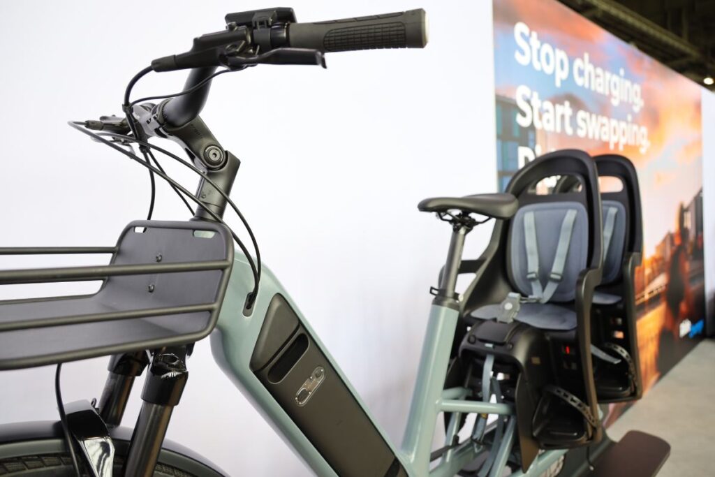 Vélo Enring avec batterie changeable.