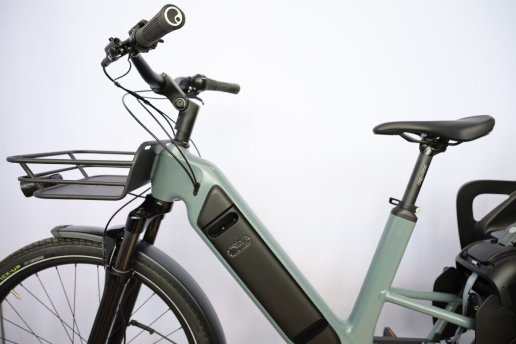 Vélo Enring avec batterie changeable.
