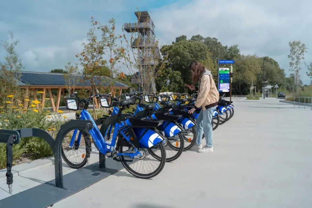 Ecovelo's station in a city.